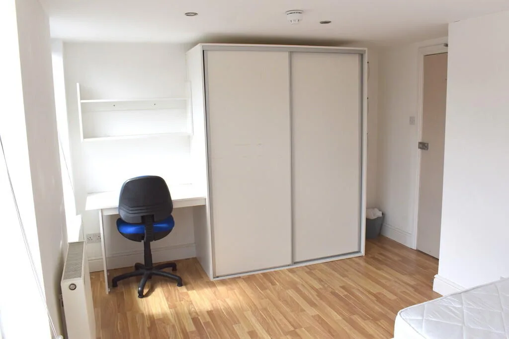 8 bedroom terraced house for rent
