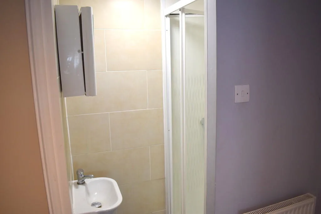 8 bedroom terraced house for rent