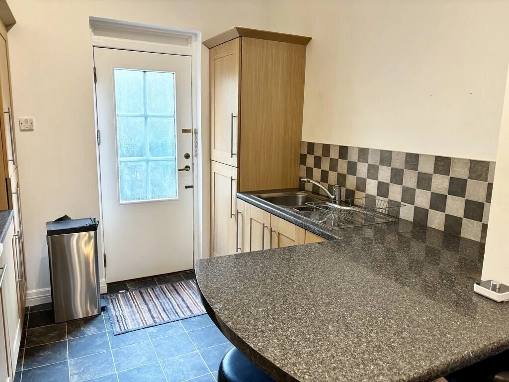 2 bedroom ground floor flat for rent