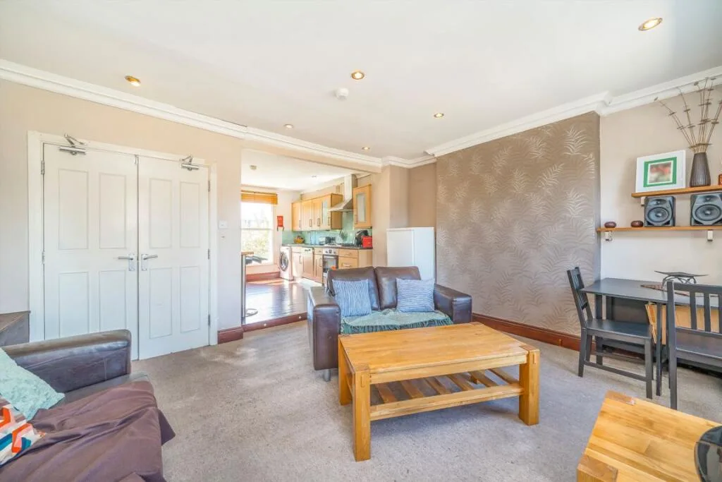 3 bedroom flat for rent