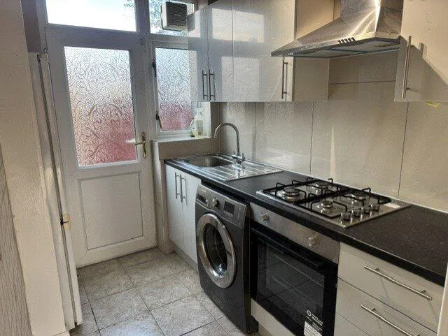 3 bedroom semi-detached house for rent
