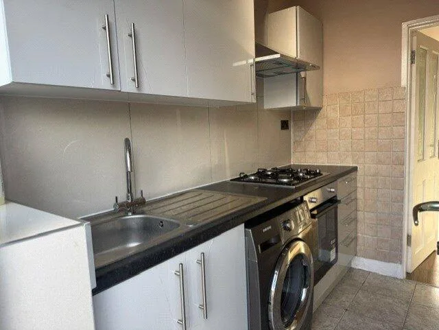 3 bedroom semi-detached house for rent