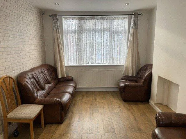 3 bedroom semi-detached house for rent