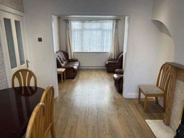 3 bedroom semi-detached house for rent