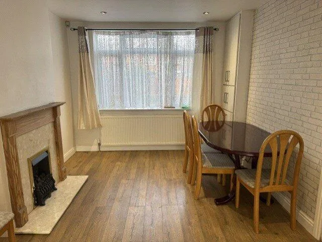 3 bedroom semi-detached house for rent