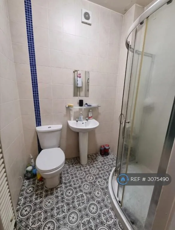 5 bedroom end of terrace house for rent