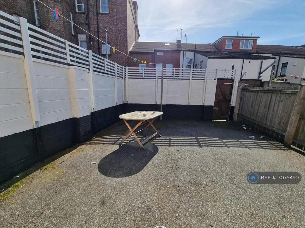 5 bedroom end of terrace house for rent