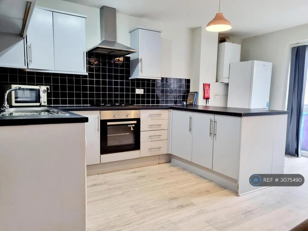 5 bedroom end of terrace house for rent