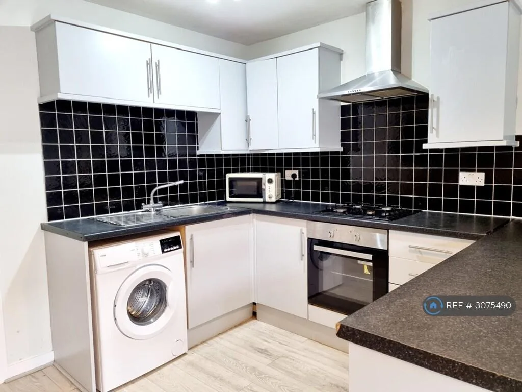 5 bedroom end of terrace house for rent