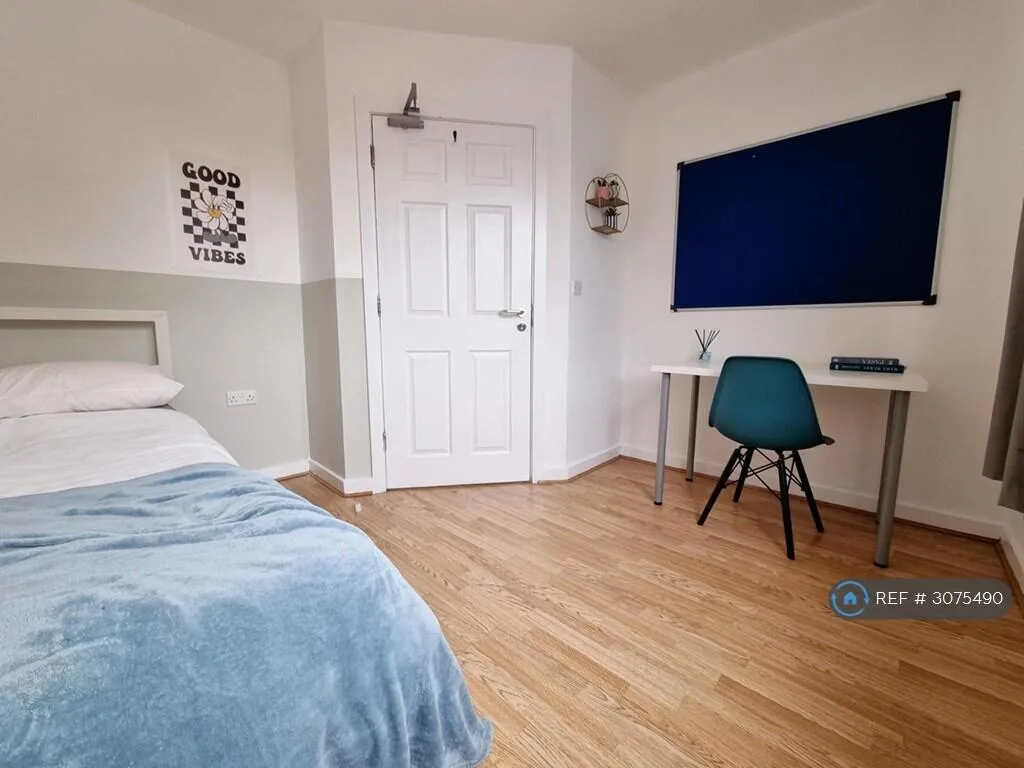 5 bedroom end of terrace house for rent