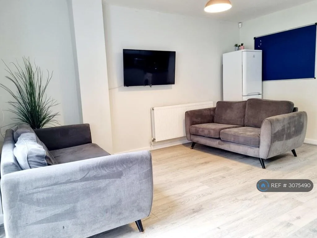 5 bedroom end of terrace house for rent