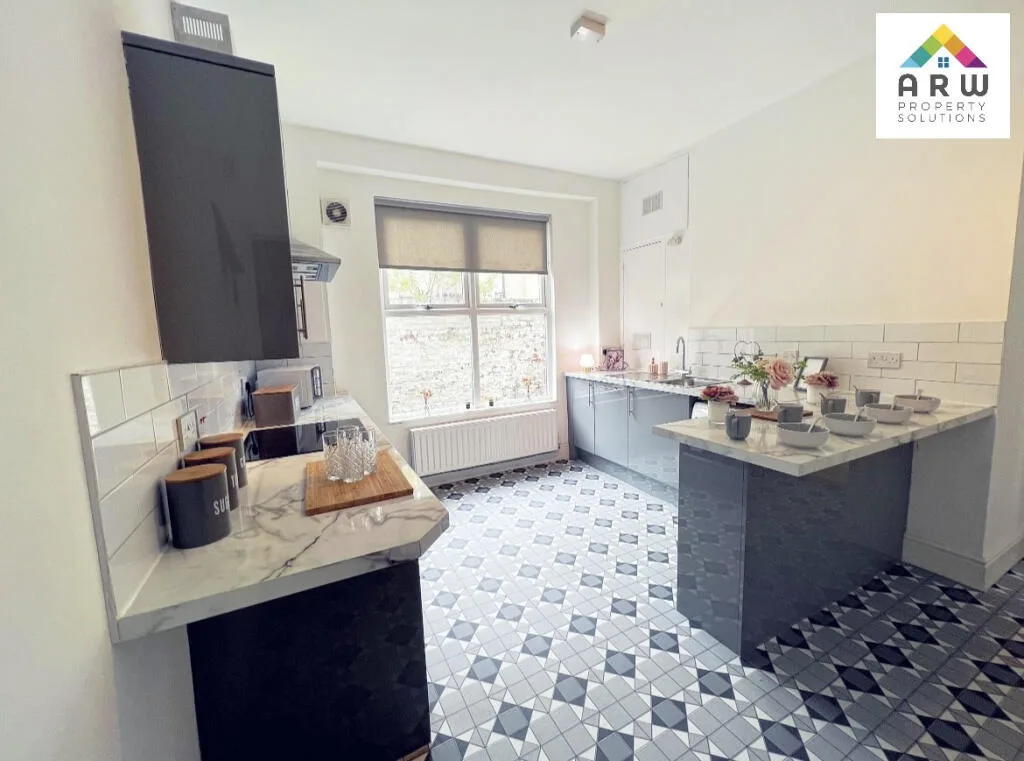 5 bedroom terraced house for rent