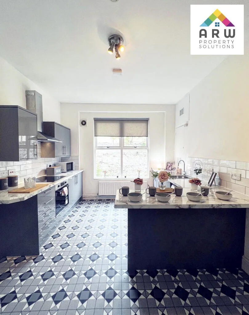 5 bedroom terraced house for rent