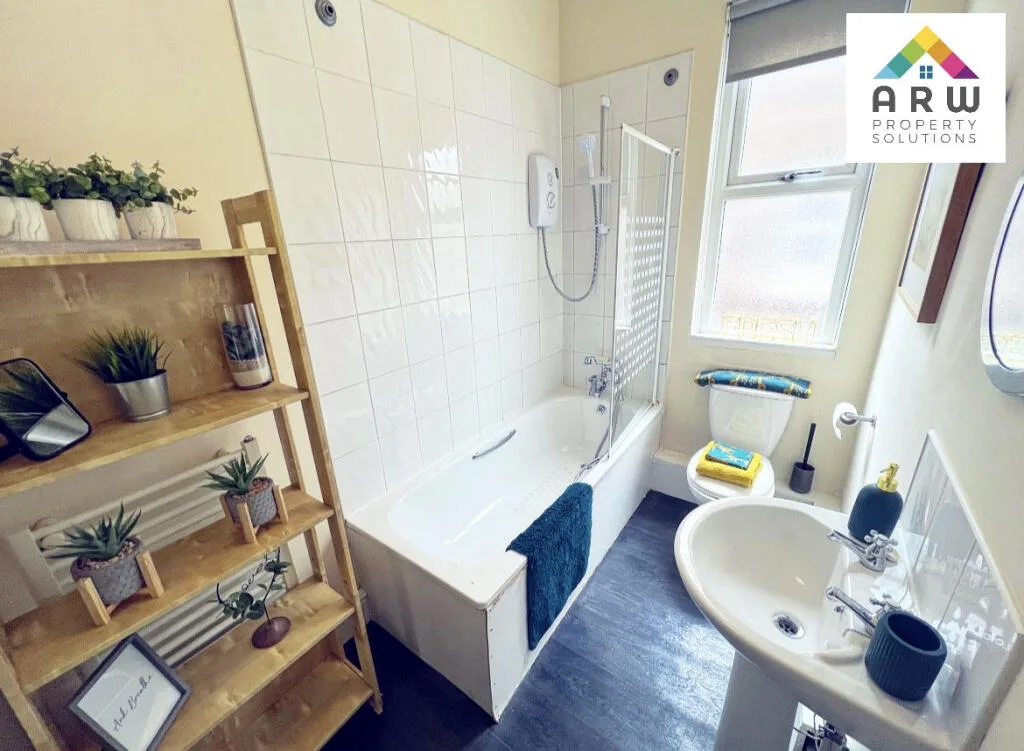 5 bedroom terraced house for rent