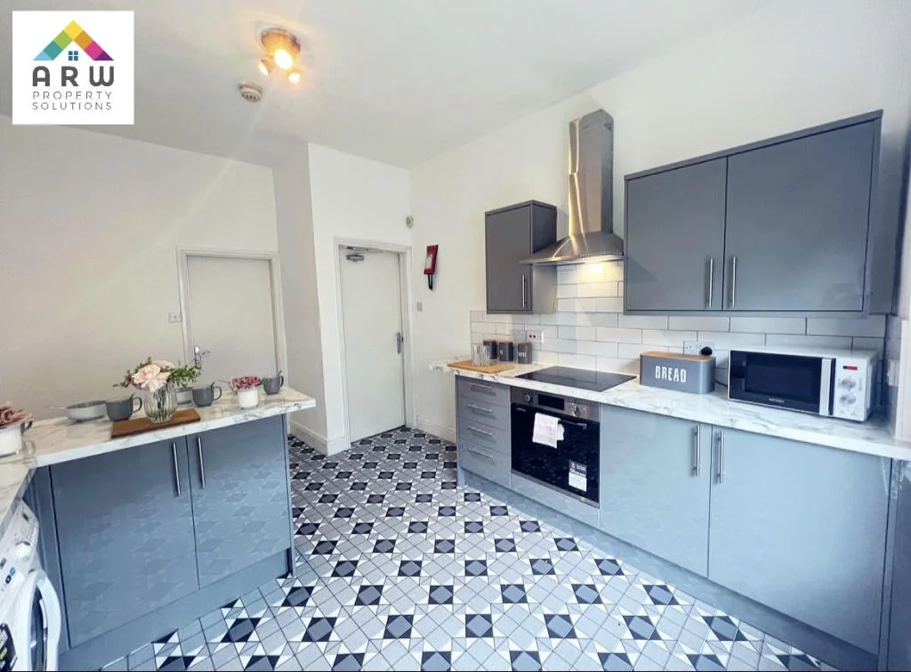 5 bedroom terraced house for rent