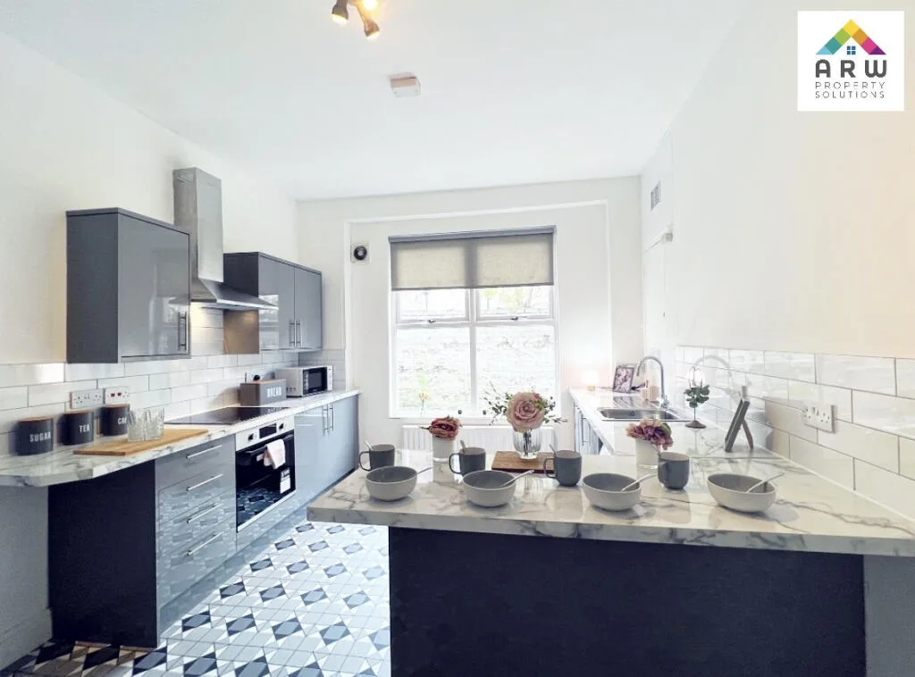 5 bedroom terraced house for rent
