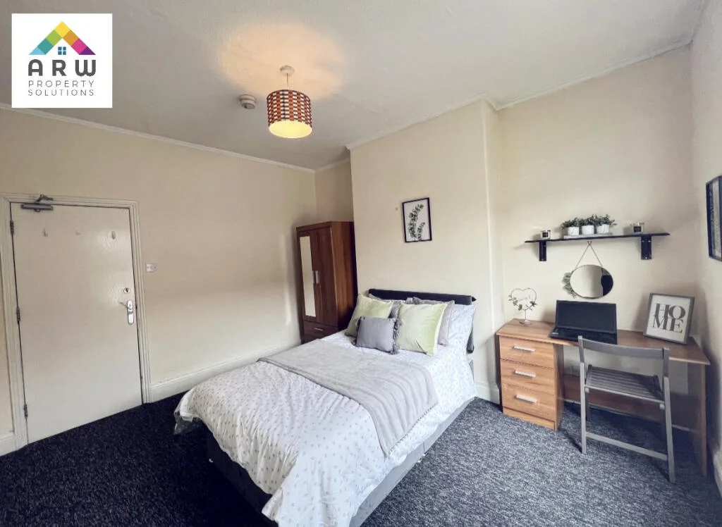 5 bedroom terraced house for rent