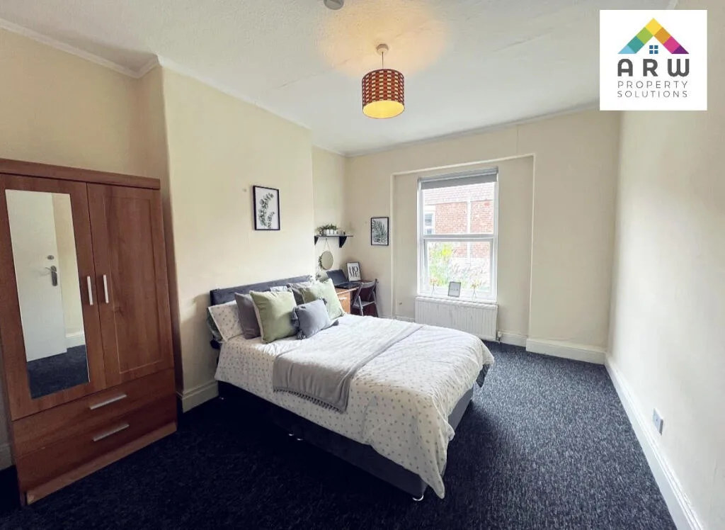 5 bedroom terraced house for rent