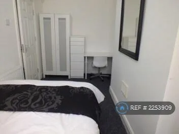 8 bedroom terraced house for rent