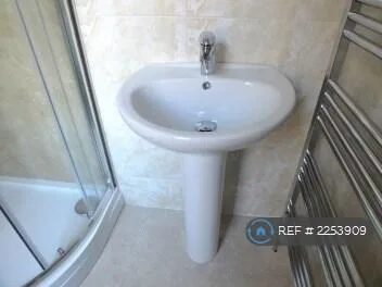 8 bedroom terraced house for rent