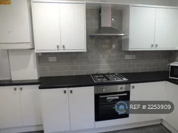 8 bedroom terraced house for rent