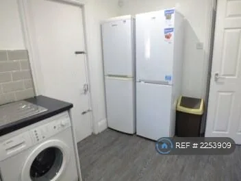 8 bedroom terraced house for rent