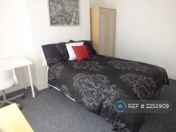 8 bedroom terraced house for rent