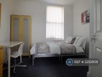 8 bedroom terraced house for rent