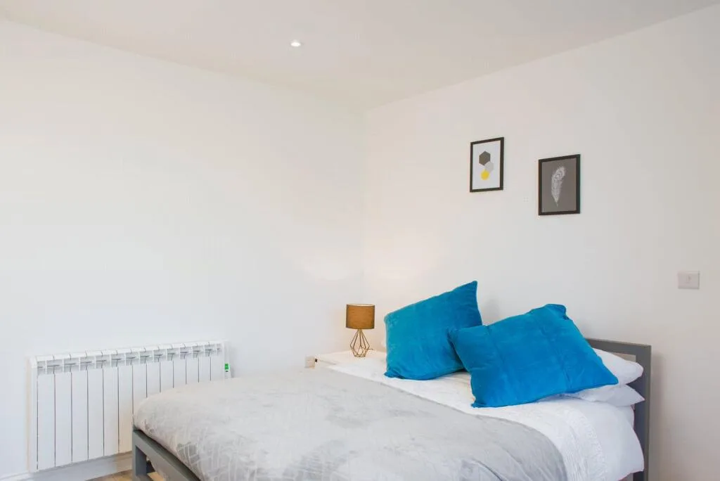6 bedroom semi-detached house for rent