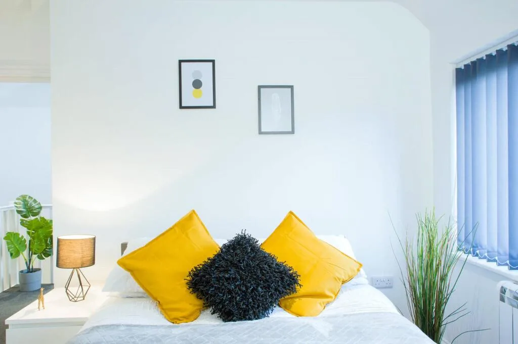 6 bedroom semi-detached house for rent