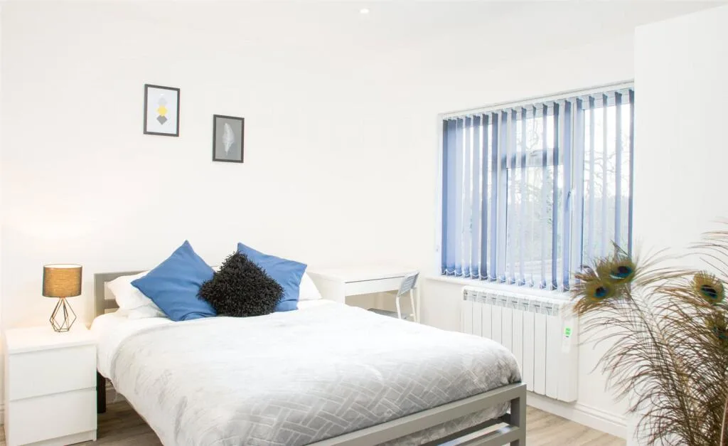 6 bedroom semi-detached house for rent