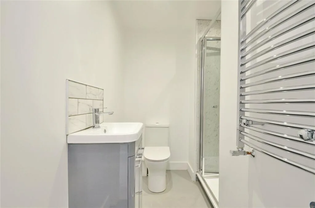 6 bedroom semi-detached house for rent