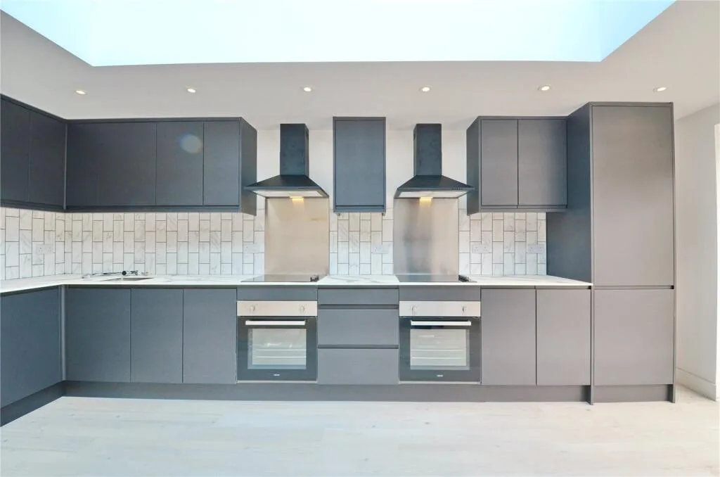 6 bedroom semi-detached house for rent