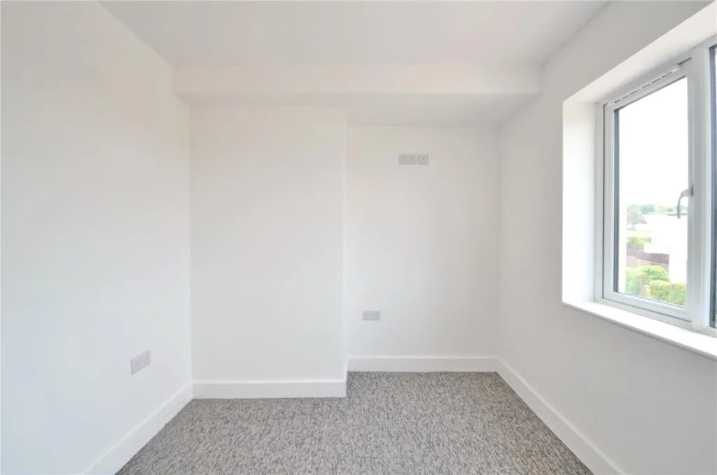 6 bedroom semi-detached house for rent