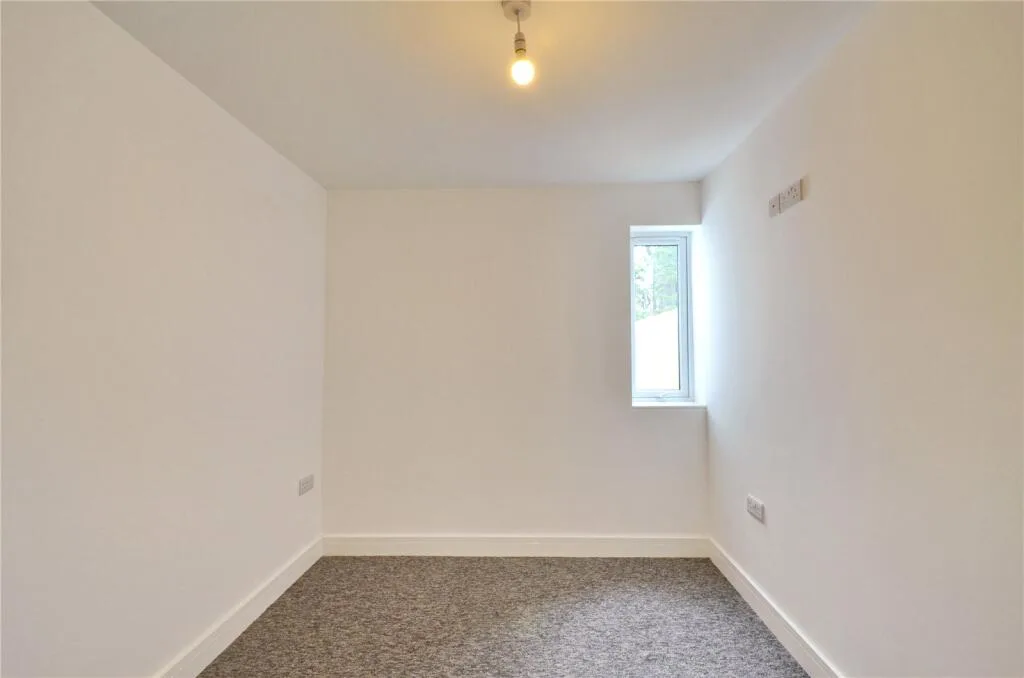 6 bedroom semi-detached house for rent