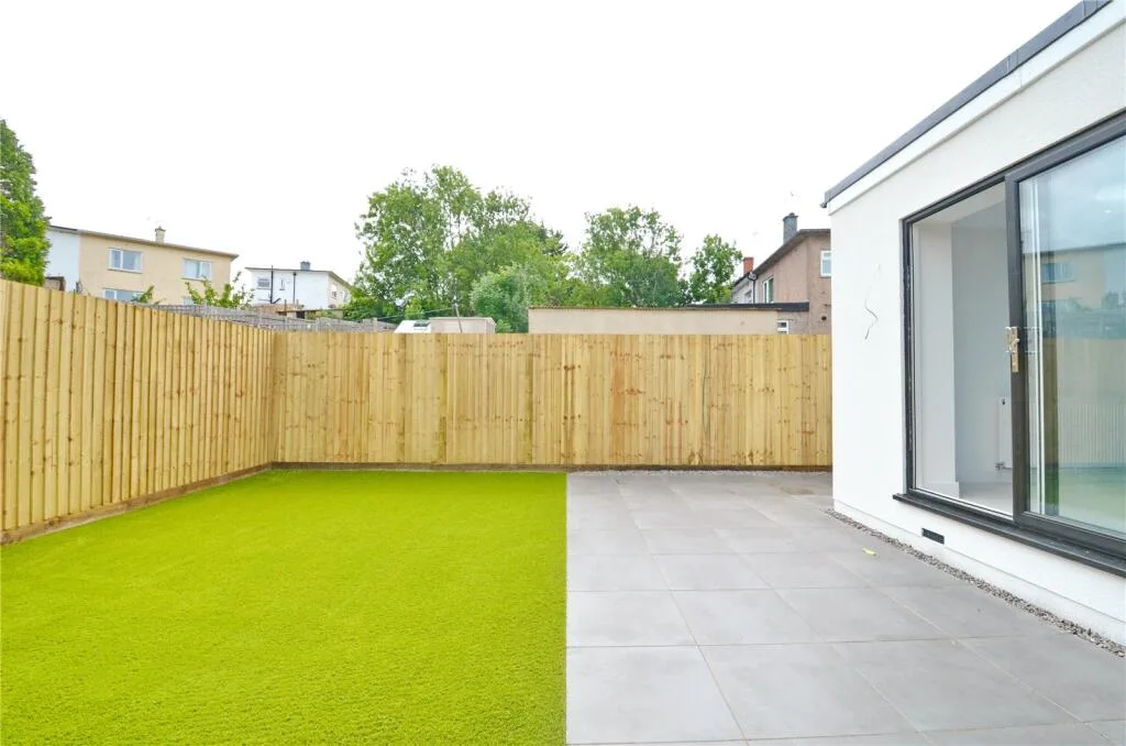 6 bedroom semi-detached house for rent