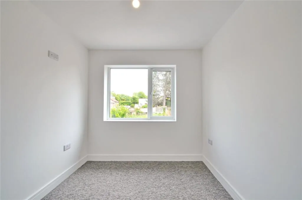 6 bedroom semi-detached house for rent