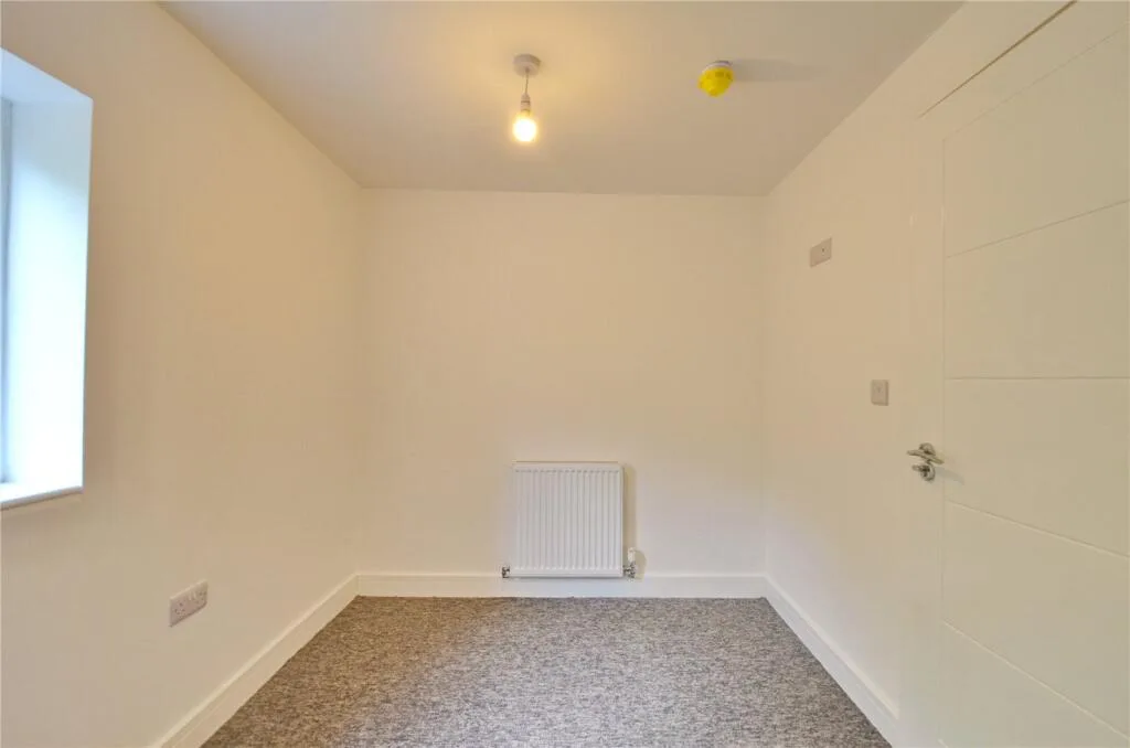 6 bedroom semi-detached house for rent