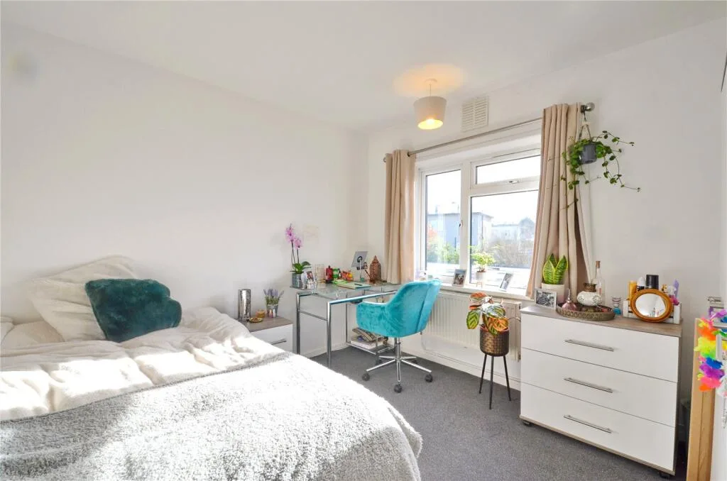 4 bedroom semi-detached house for rent