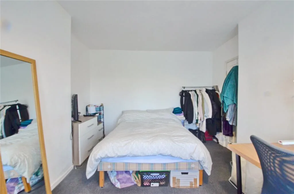 4 bedroom semi-detached house for rent