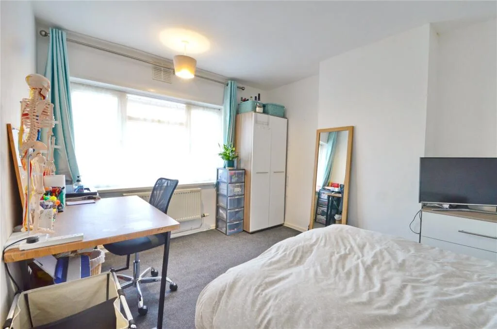 4 bedroom semi-detached house for rent