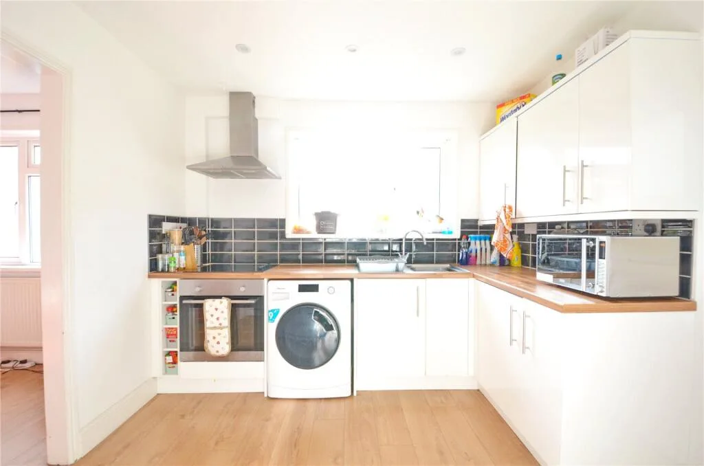 4 bedroom semi-detached house for rent
