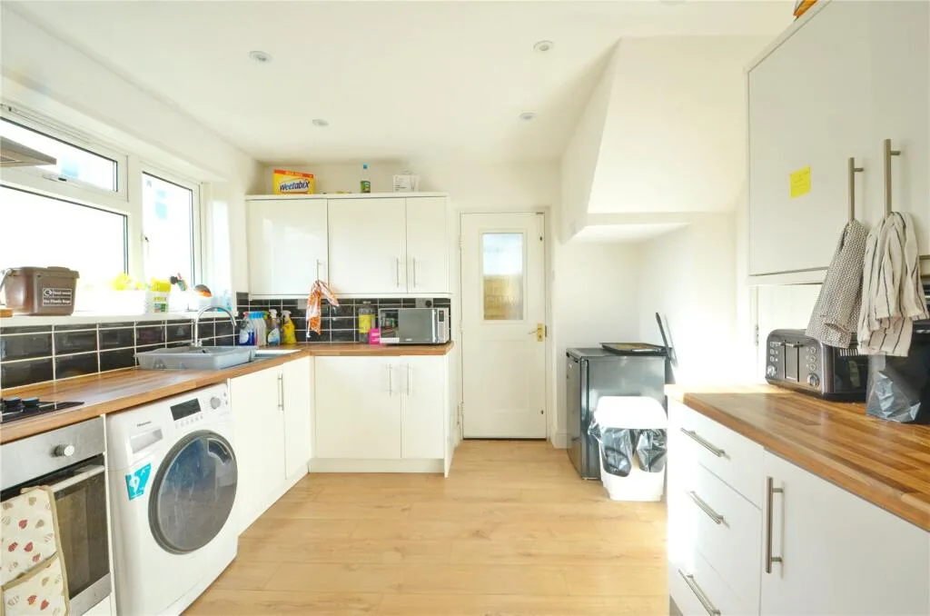 4 bedroom semi-detached house for rent