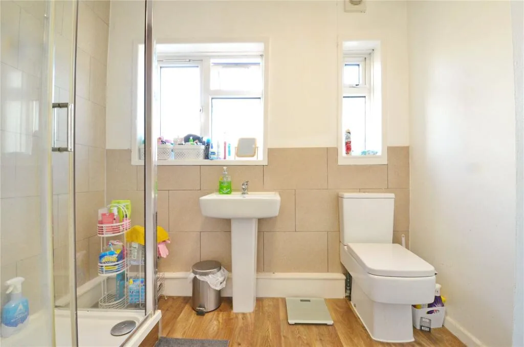 4 bedroom semi-detached house for rent