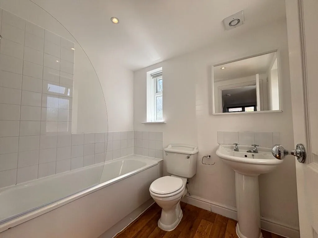 6 bedroom house for rent