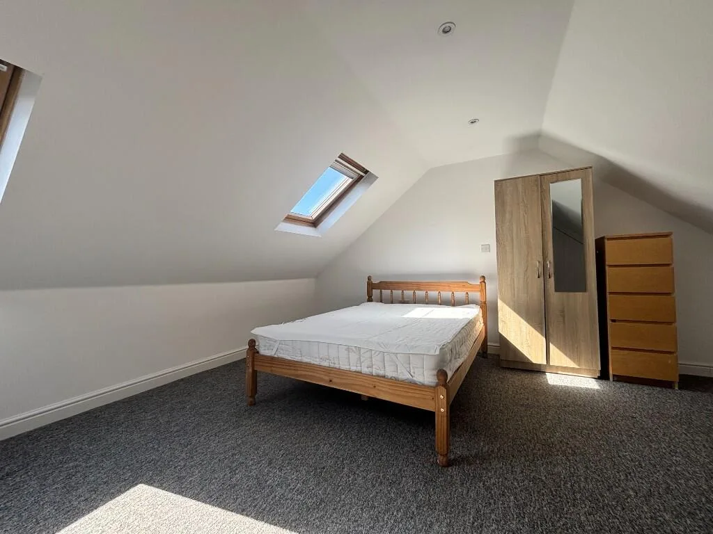 6 bedroom house for rent