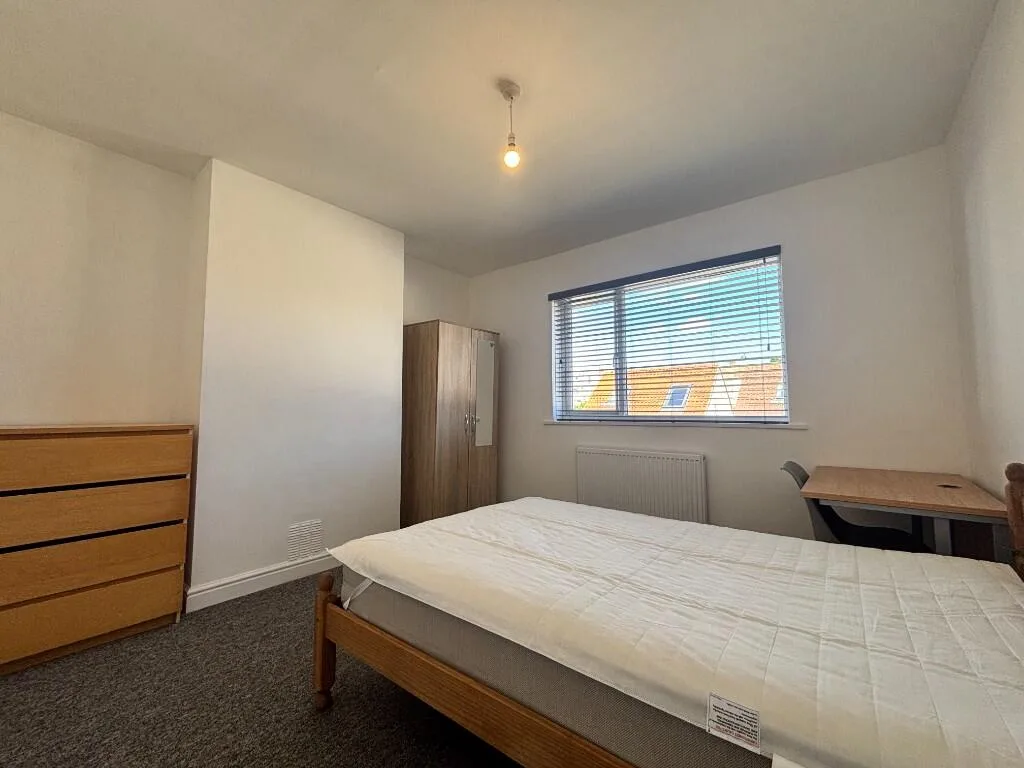 6 bedroom house for rent