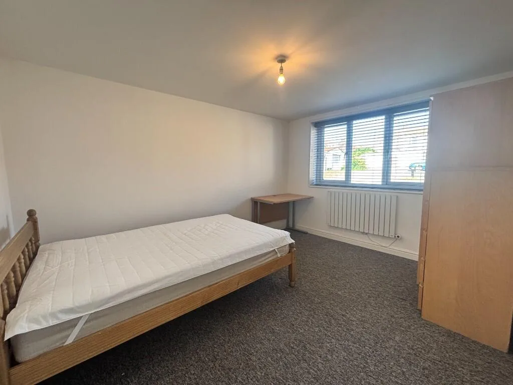 6 bedroom house for rent