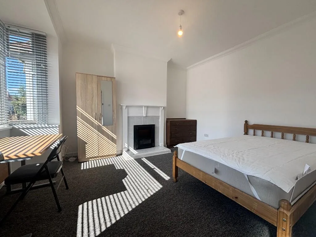 6 bedroom house for rent