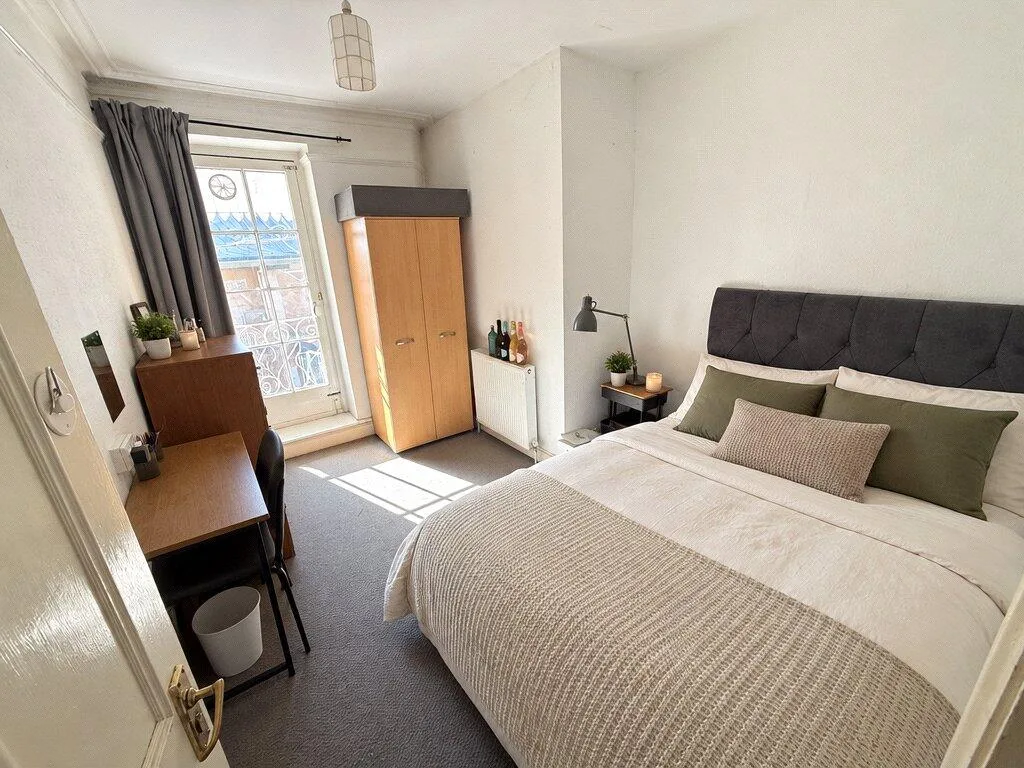 10 bedroom house for rent